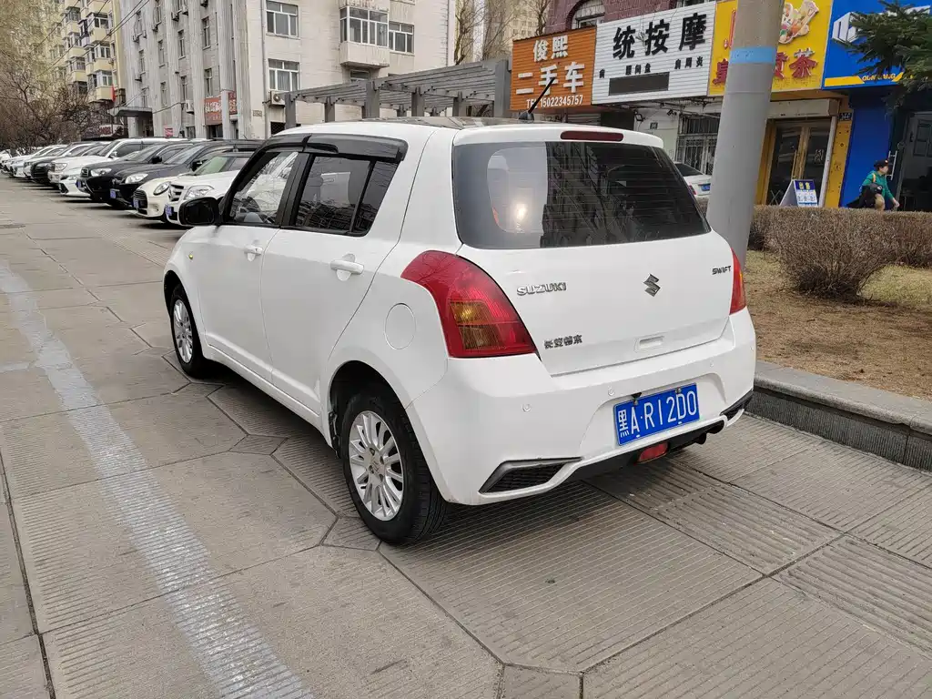 Suzuki Swift 2015 — фото 4