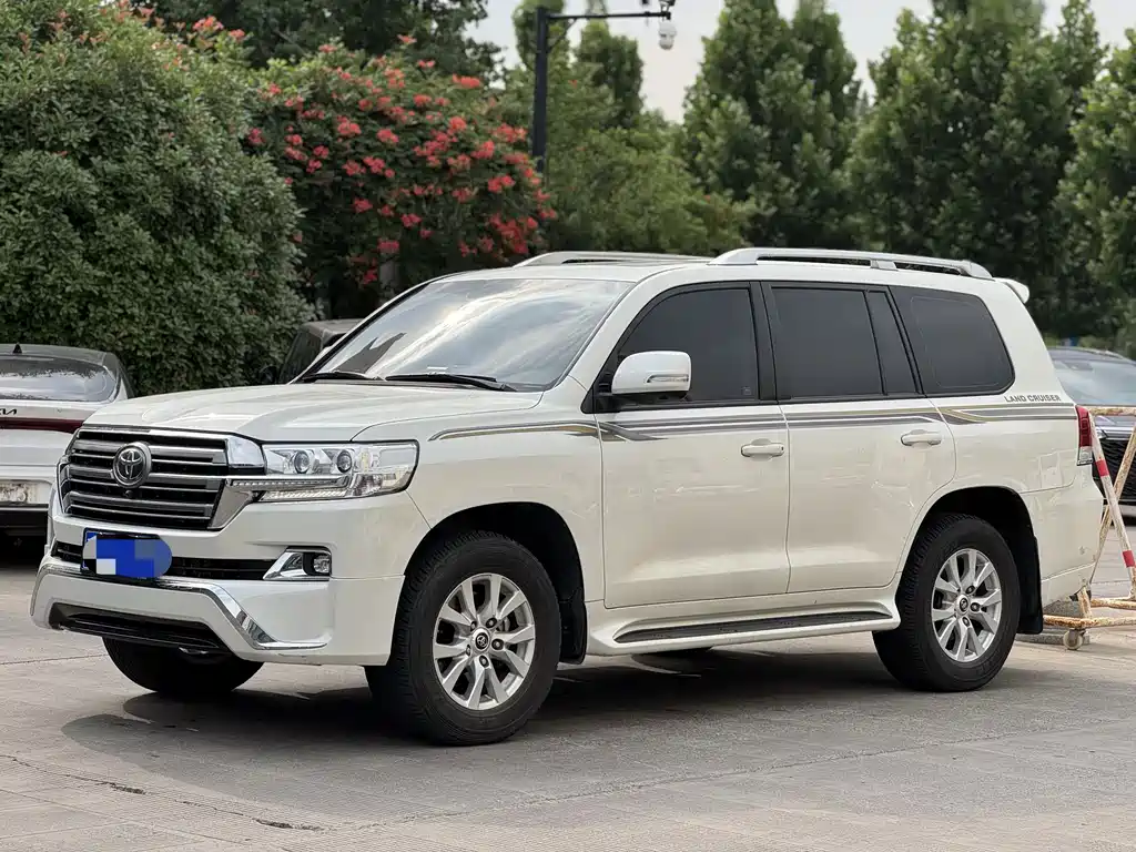 Toyota Land Cruiser 2020 — фото 1