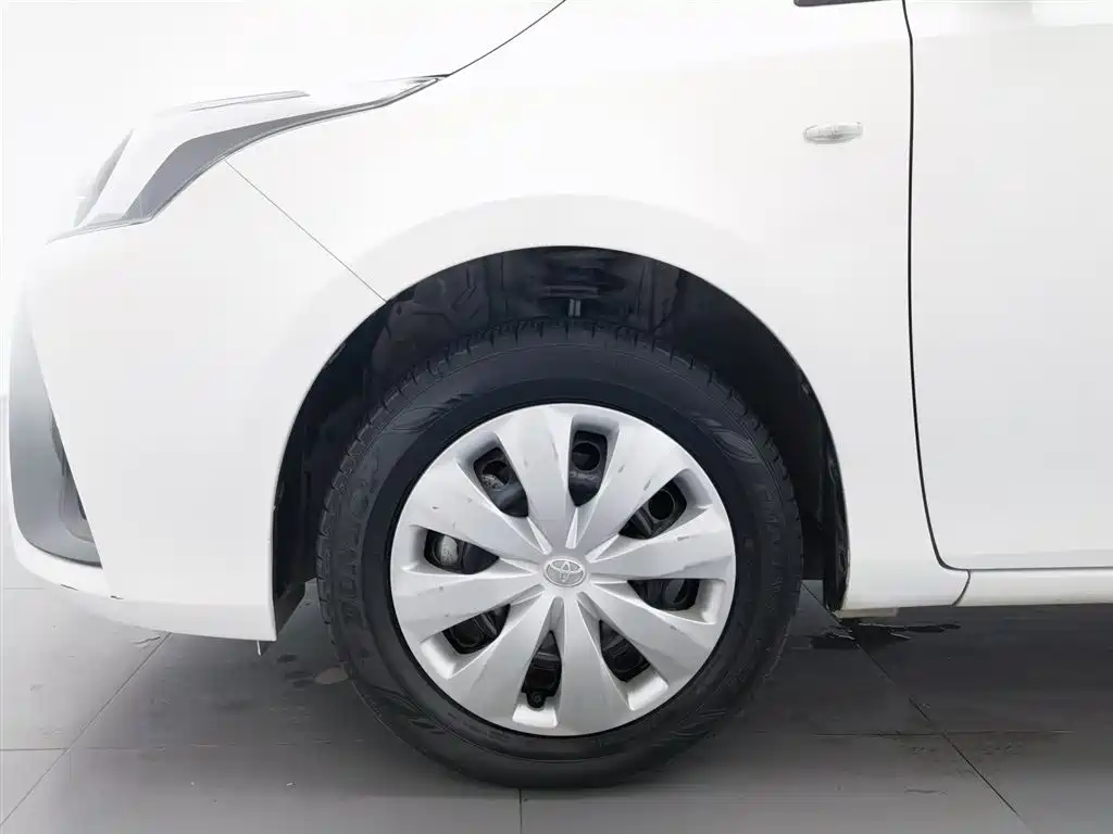 Toyota Yaris L 2020 — фото 17