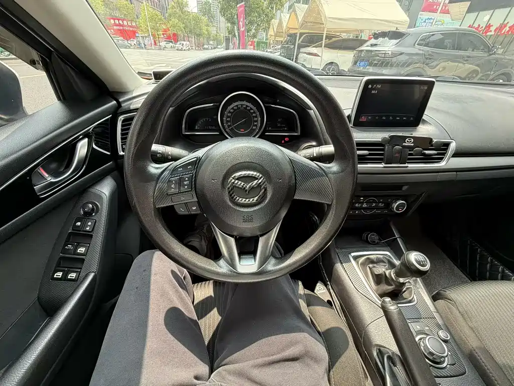 Mazda 3 Axela 2016 — фото 2