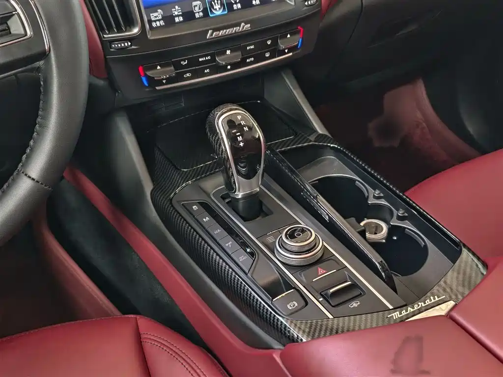 Maserati Levante 2016 — фото 19