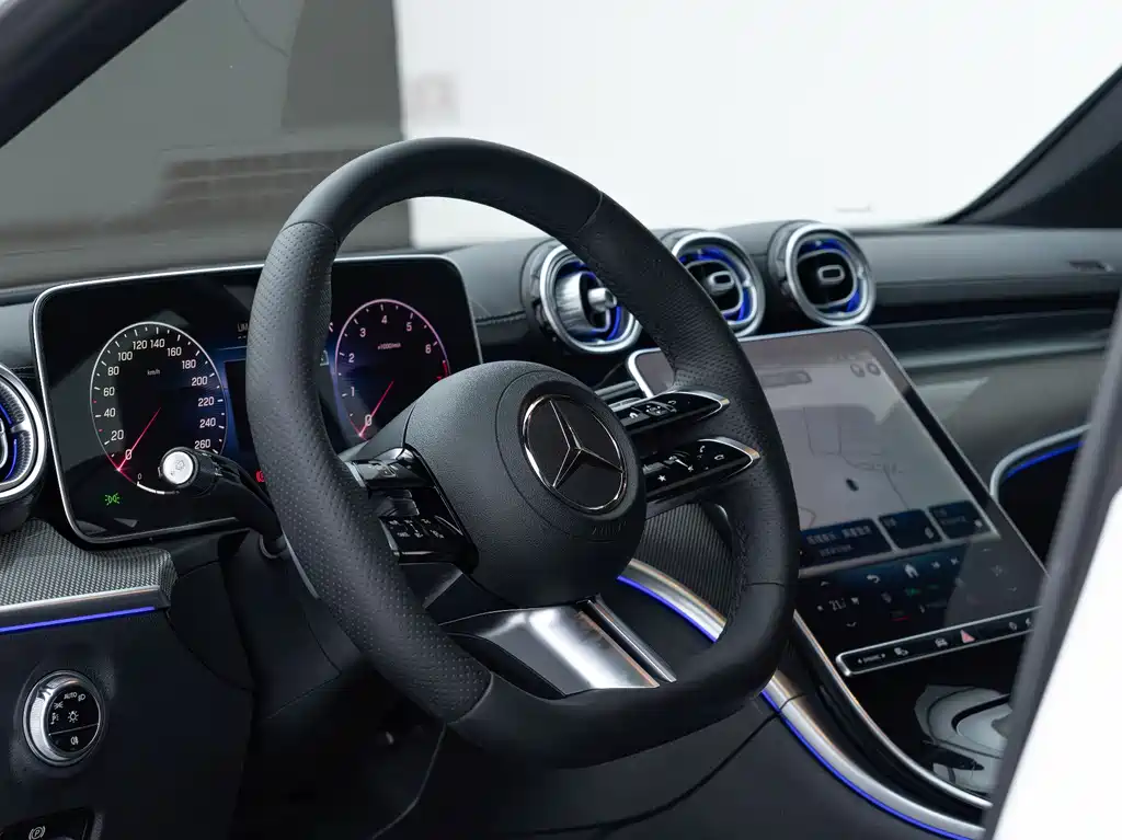 Mercedes-Benz C-Class 2023 — фото 32