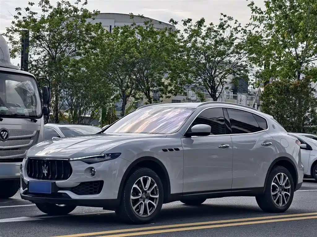 Maserati Levante 2016 — фото 14