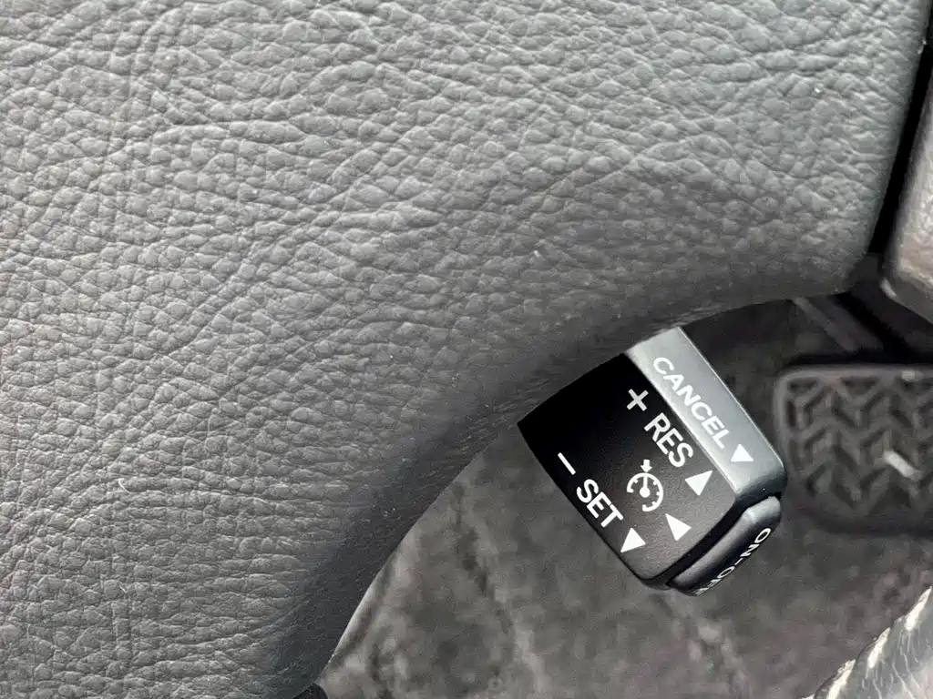 Toyota Previa 2005 — фото 24