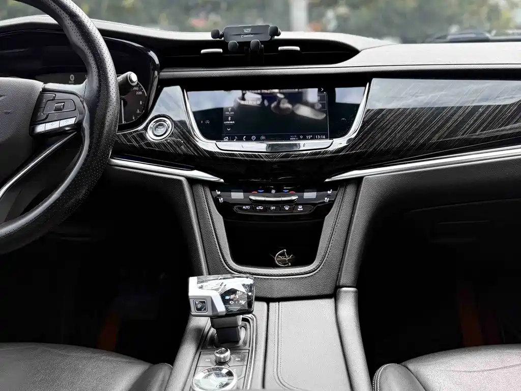 Cadillac XT6 2022 — фото 16
