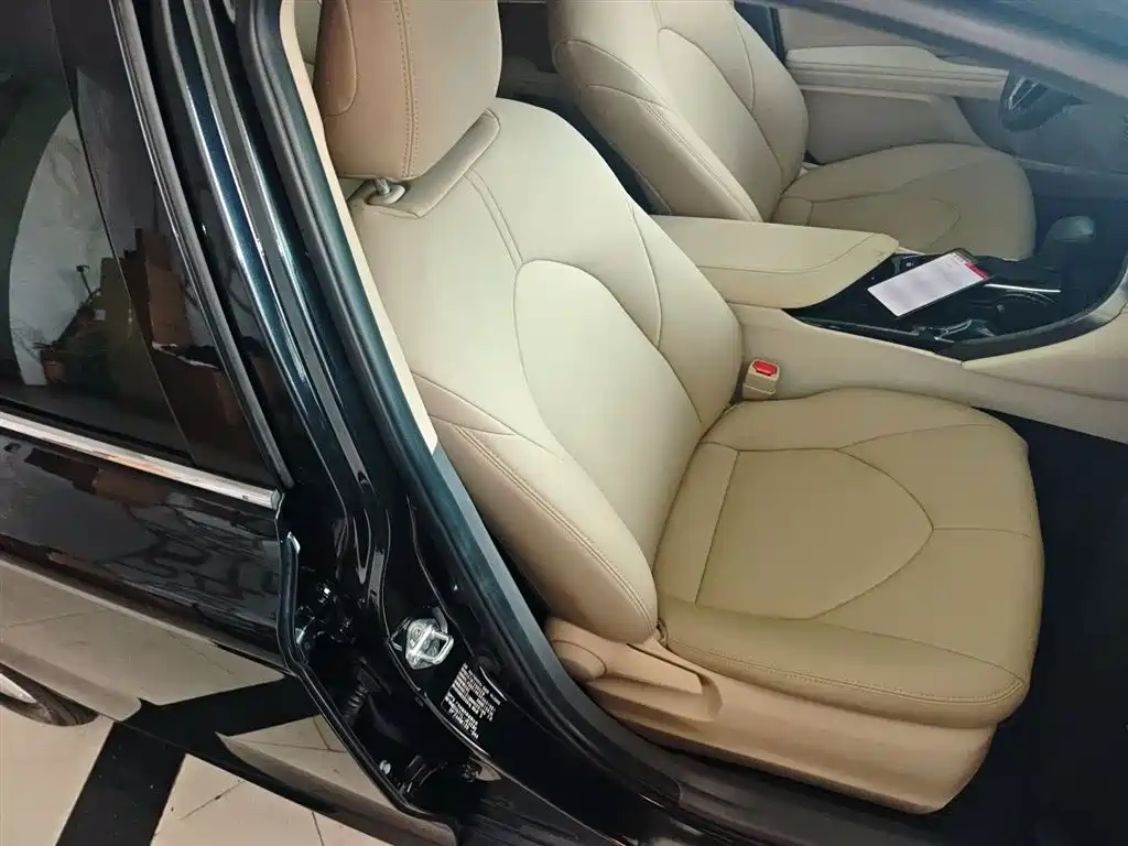 Toyota Camry 2019 — фото 20