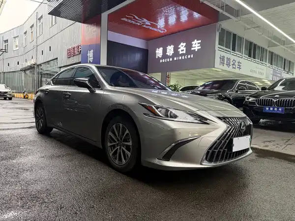Lexus ES 2024