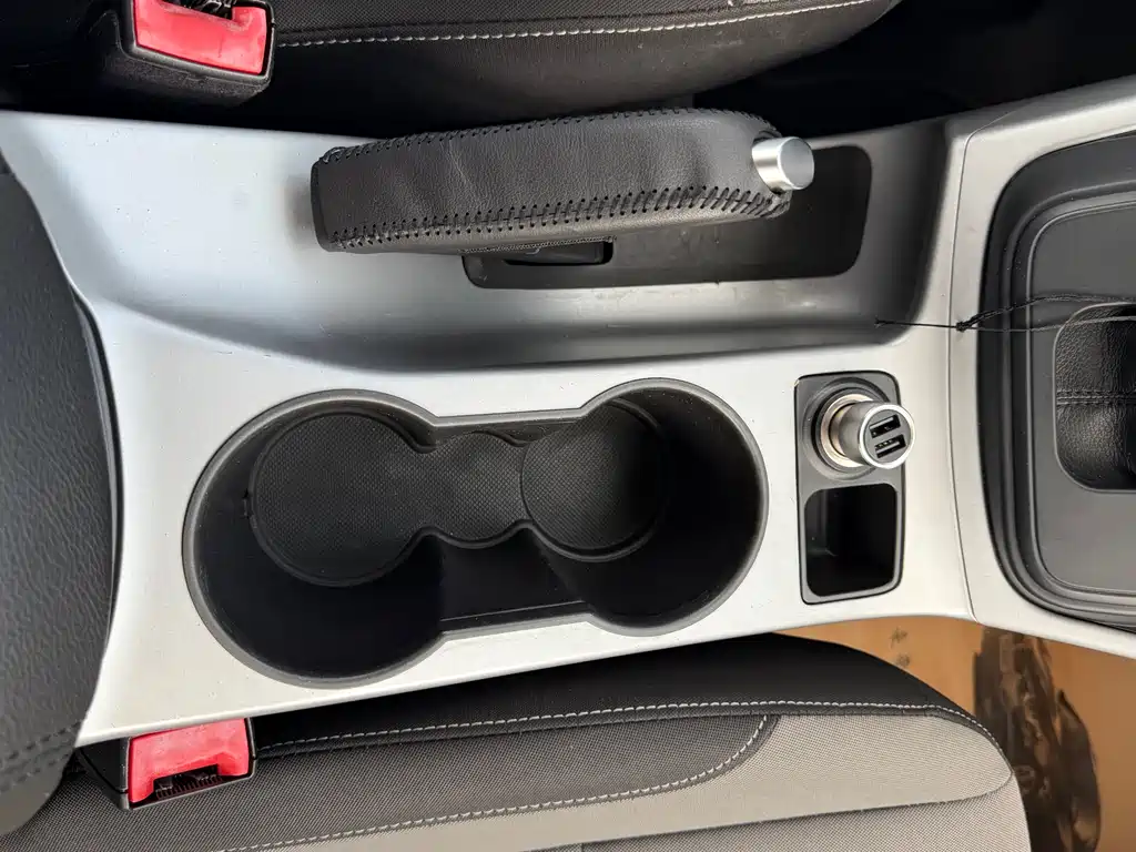 Ford Kuga 2016 — фото 25