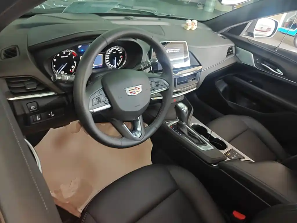 Cadillac CT4 2023 — фото 10