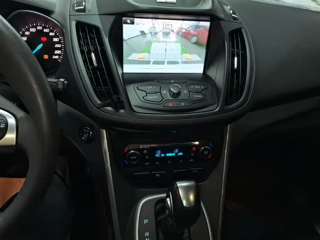 Ford Kuga 2015 — фото 13