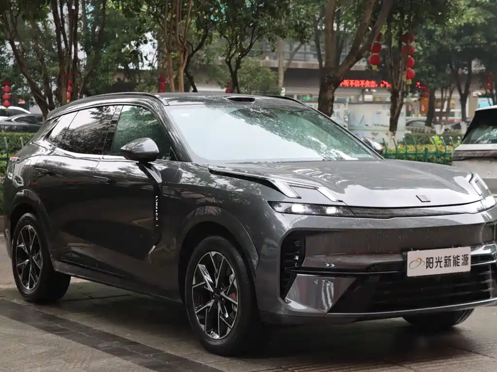 Lynk & Co 08 EM-P 2025