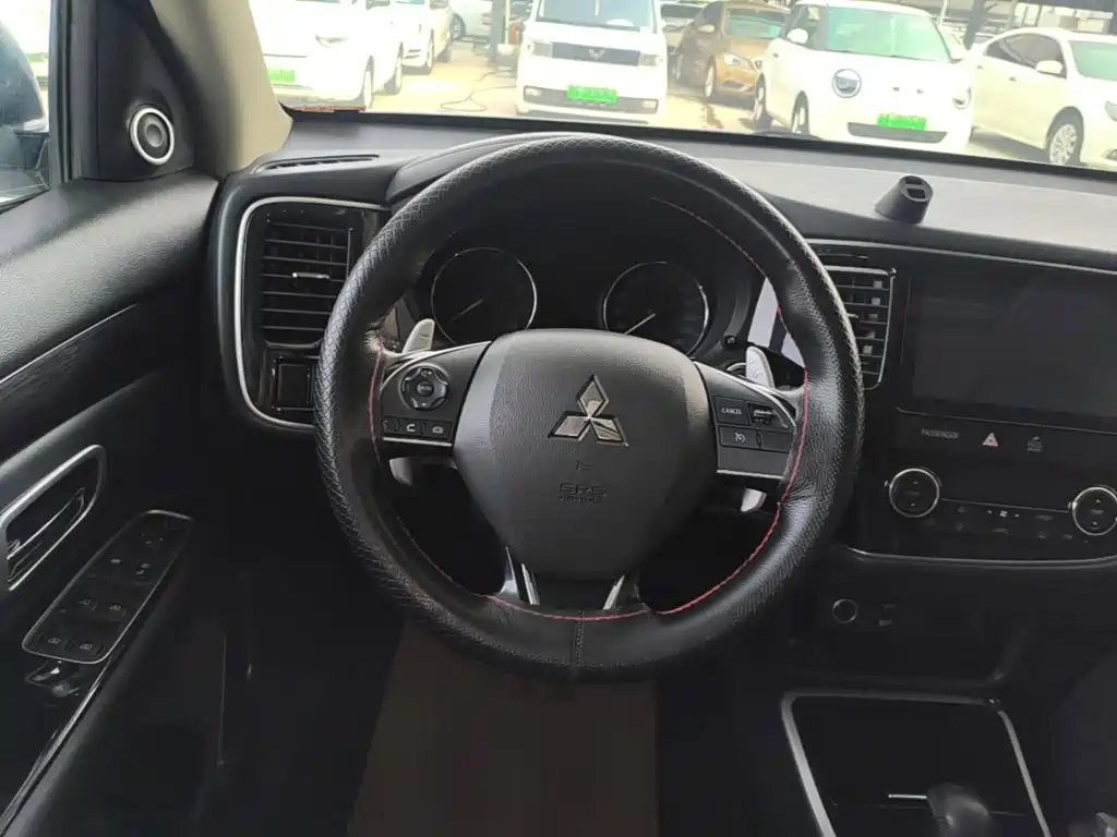 Mitsubishi Outlander 2019 — фото 11