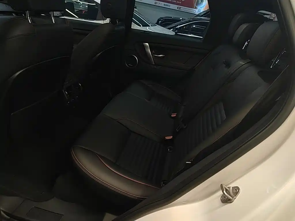 Land Rover Discovery Sport 2023 — фото 17