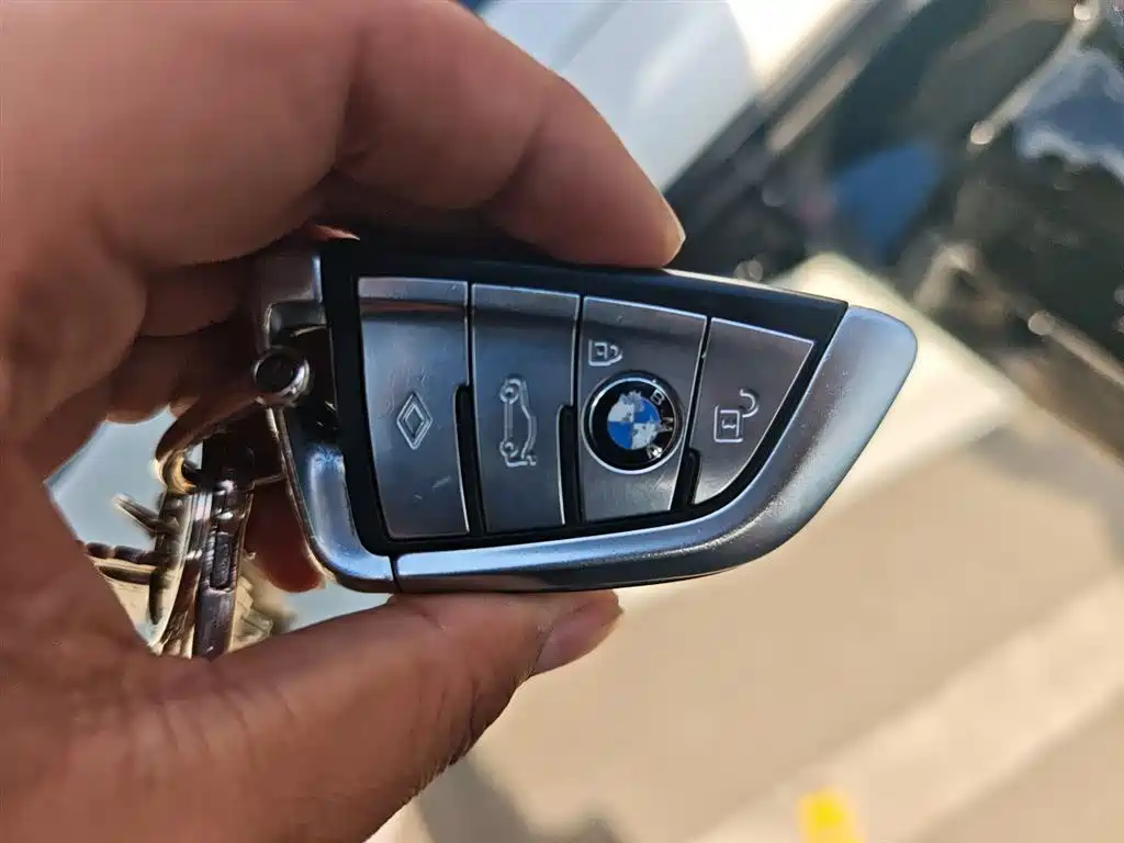 BMW 5 Series 2019 — фото 9