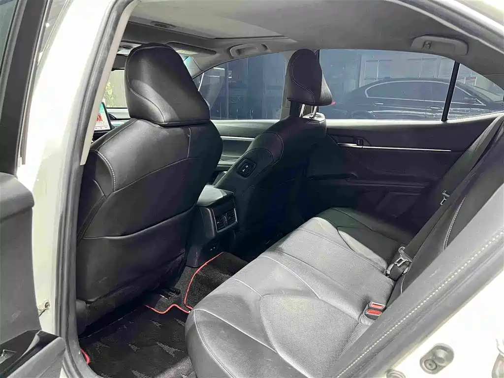 Toyota Camry 2021 — фото 11