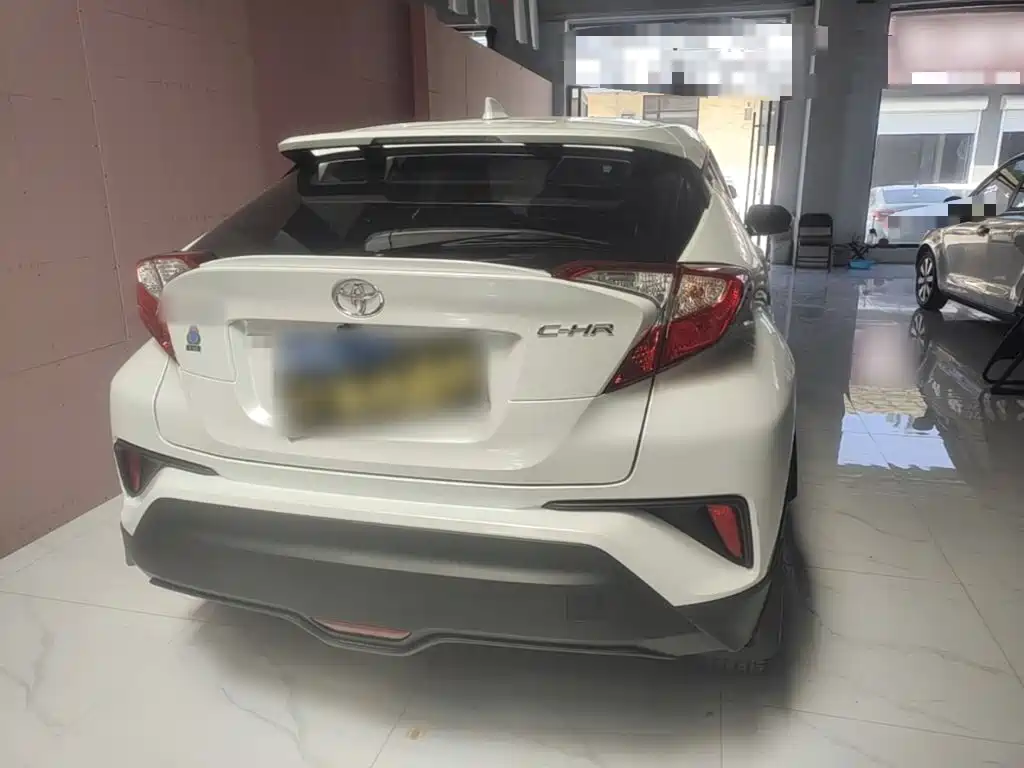 Toyota C-HR 2023 — фото 6