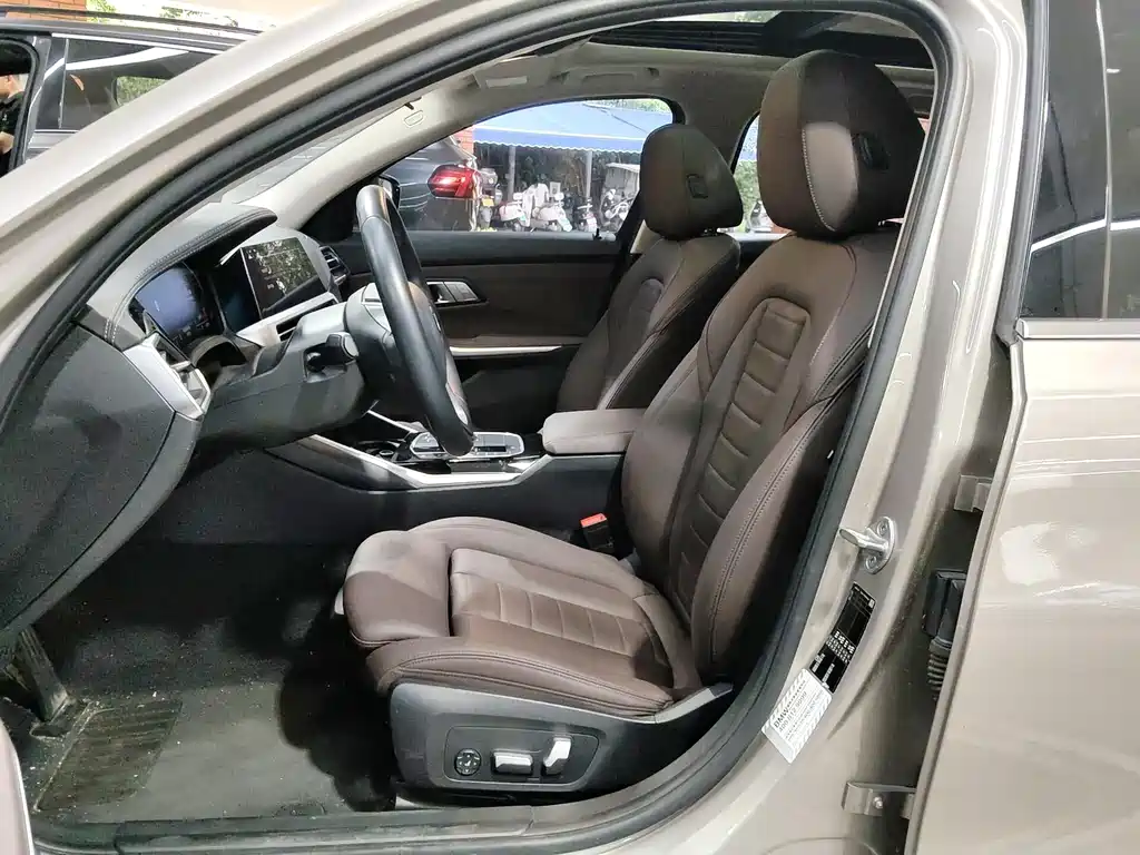 BMW 3 Series 2019 — фото 10