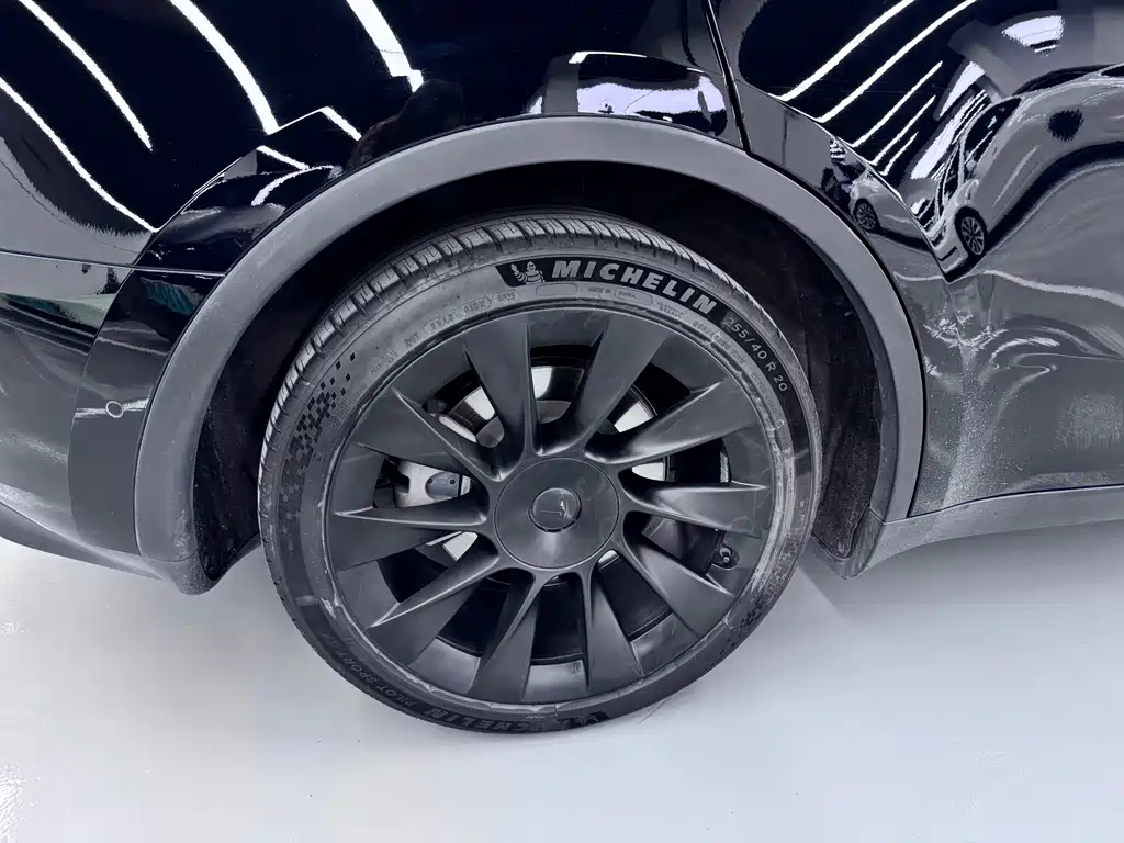 Tesla Model Y 2023 — фото 13