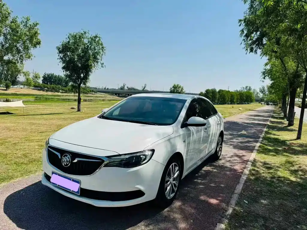 Buick Excelle 2018 — фото 1