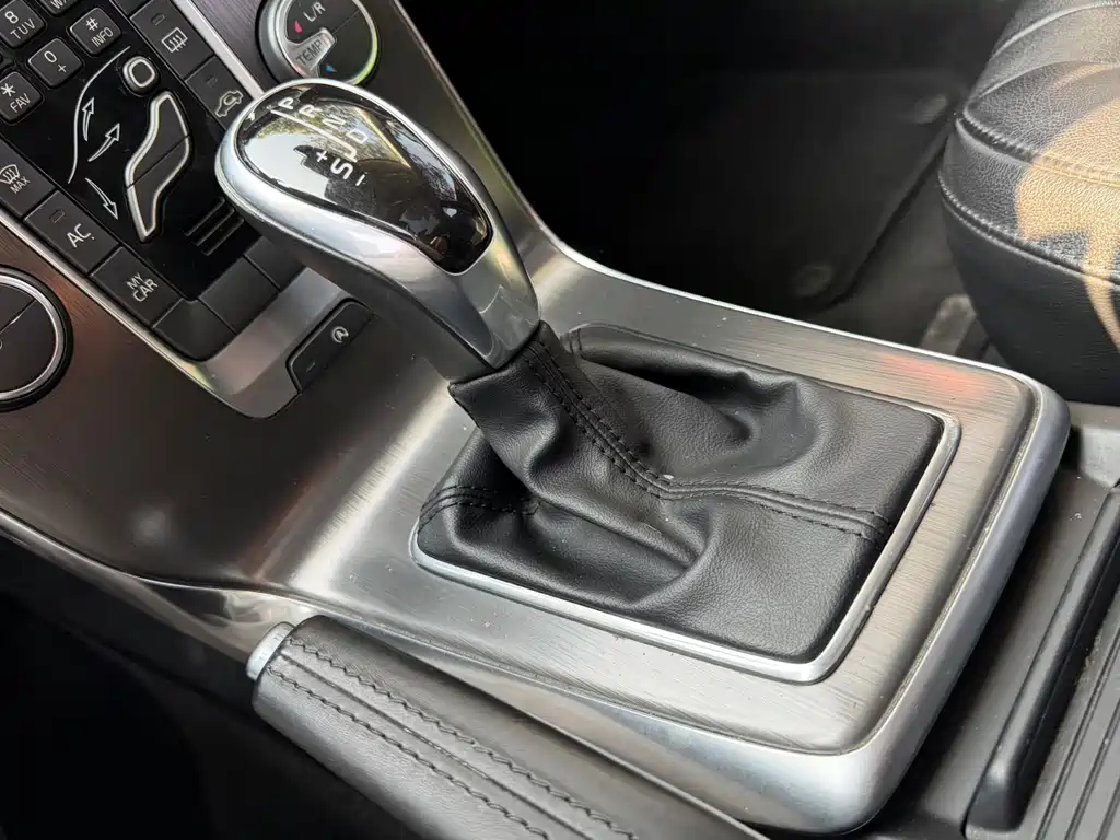 Volvo V40 2015 — фото 15