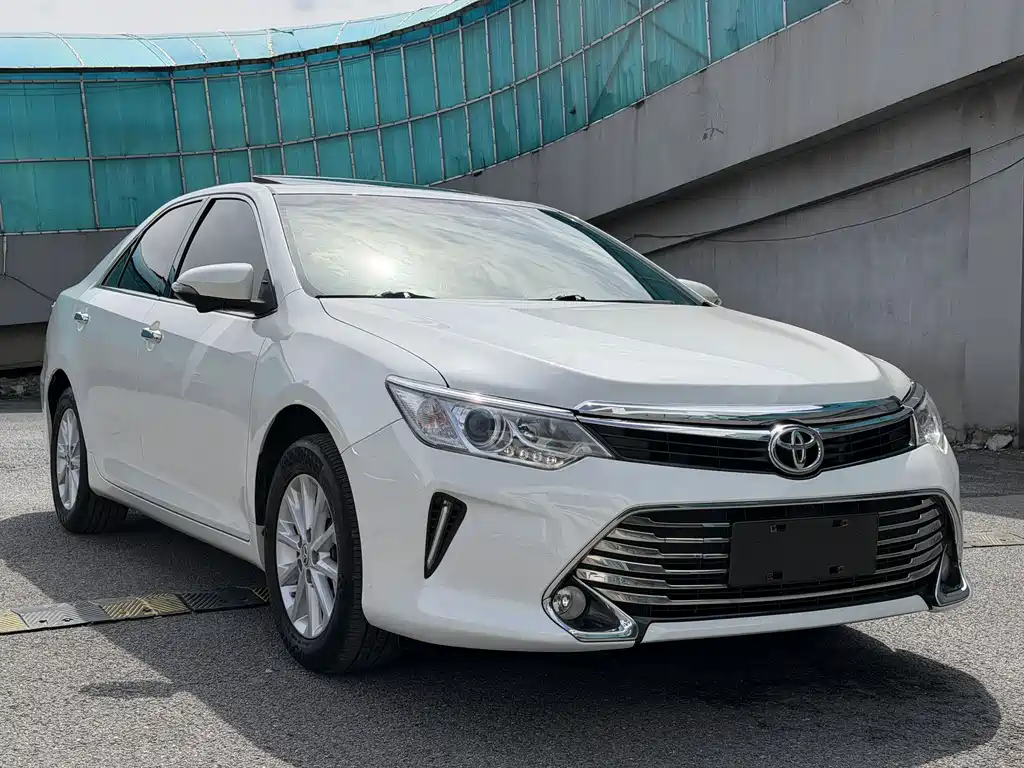 Toyota Camry 2017 — фото 3