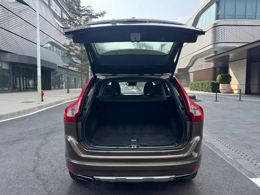 Volvo XC60 2016 — фото 28