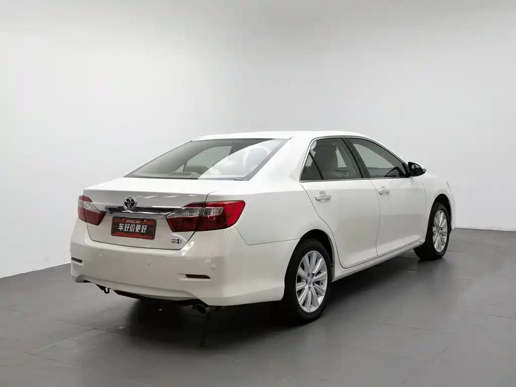 Toyota Camry 2015 — фото 2