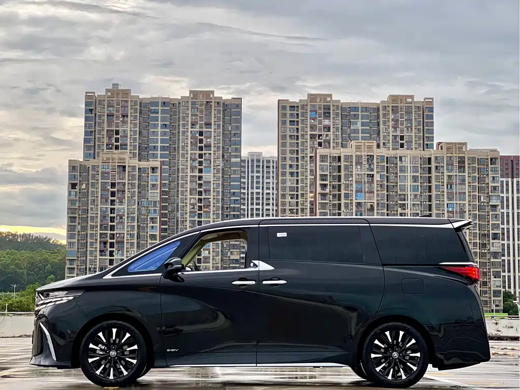 Toyota Alphard 2024 — фото 13