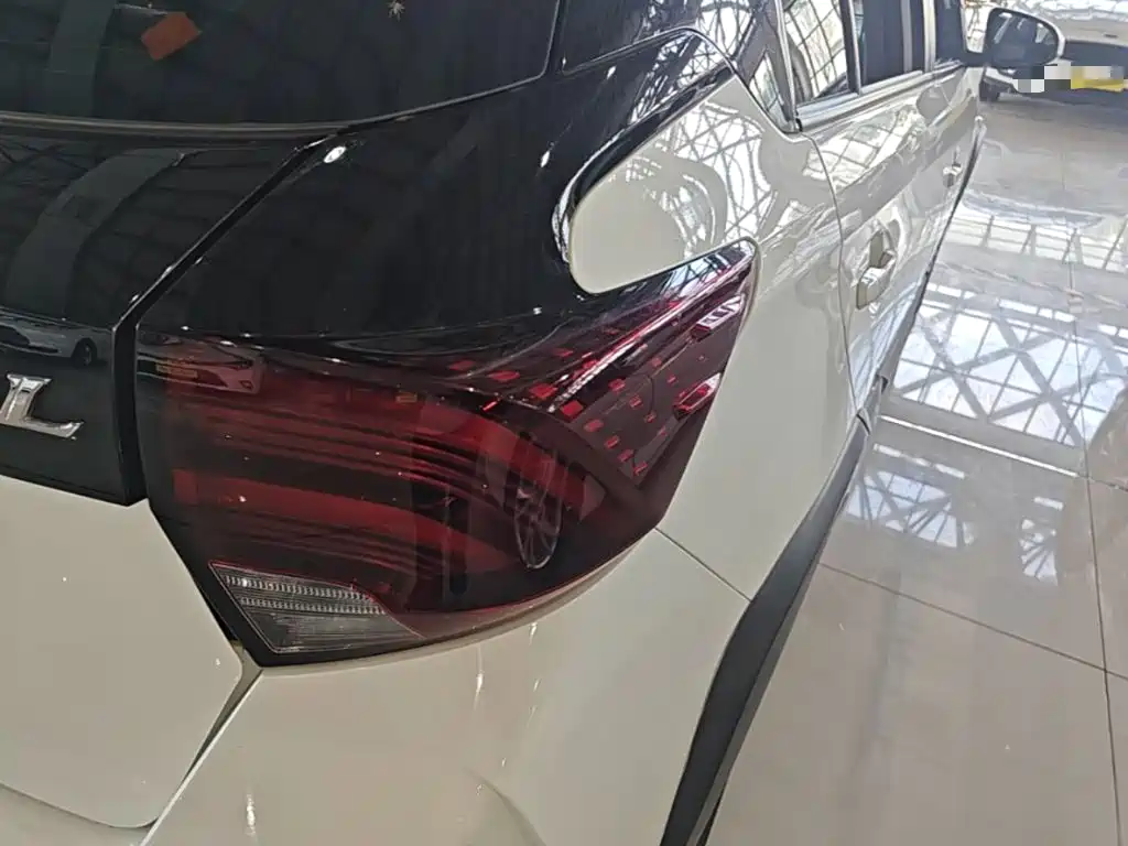 Toyota Yaris L 2021 — фото 8