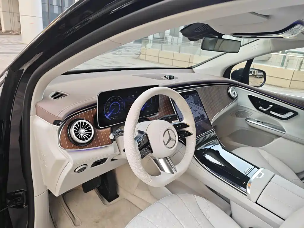 Mercedes-Benz EQE SUV 2025 — фото 12