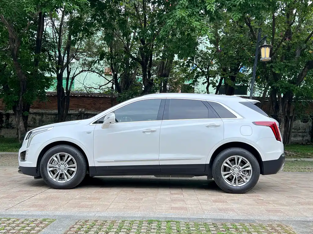 Cadillac XT5 2020 — фото 8