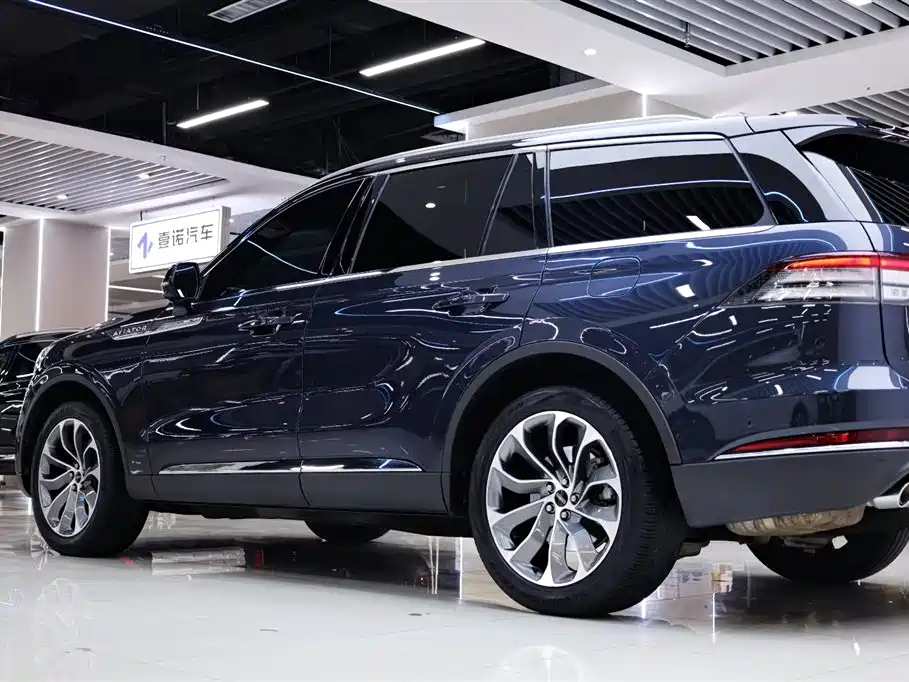 Lincoln Aviator 2022 — фото 12