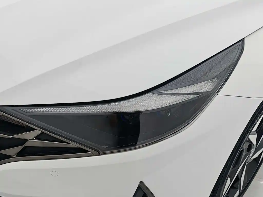 Hyundai Elantra 2021 — фото 9