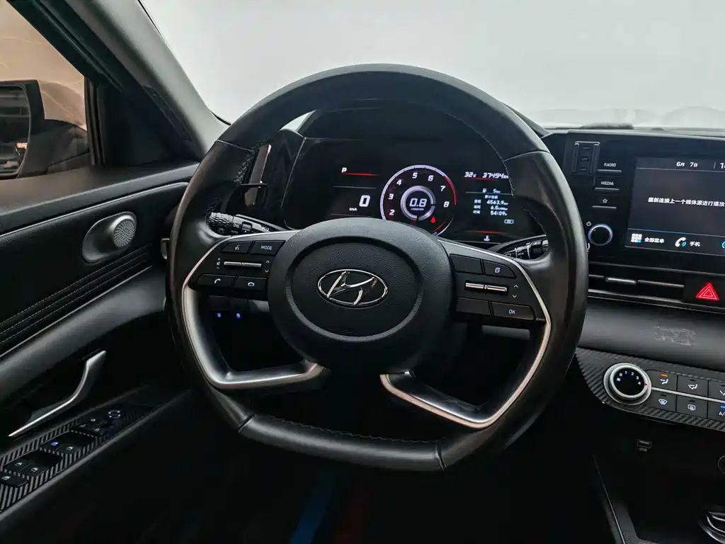 Hyundai Elantra 2021 — фото 16