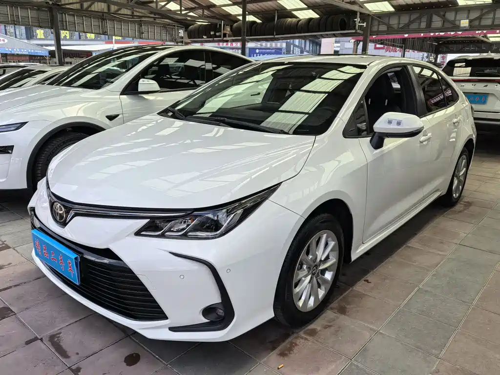 Toyota Corolla 2022 — фото 1