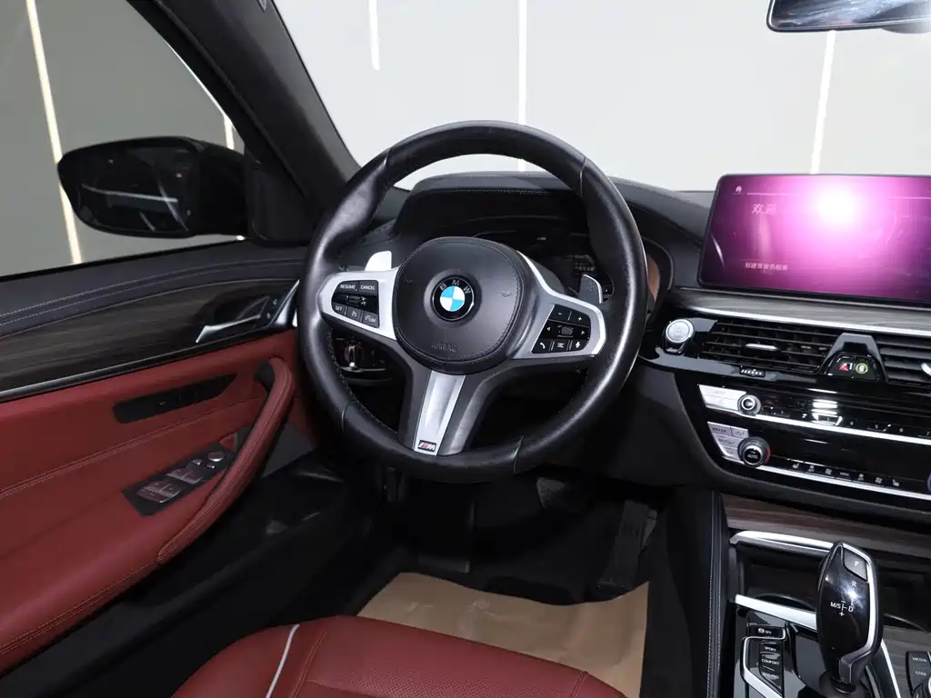 BMW 5 Series 2022 — фото 16