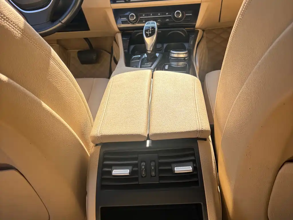 BMW 5 Series 2017 — фото 11