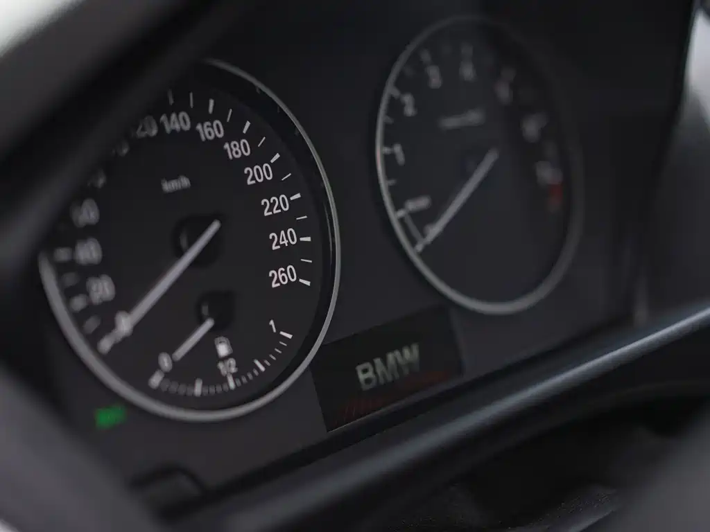 BMW 1 Series 2012 — фото 11