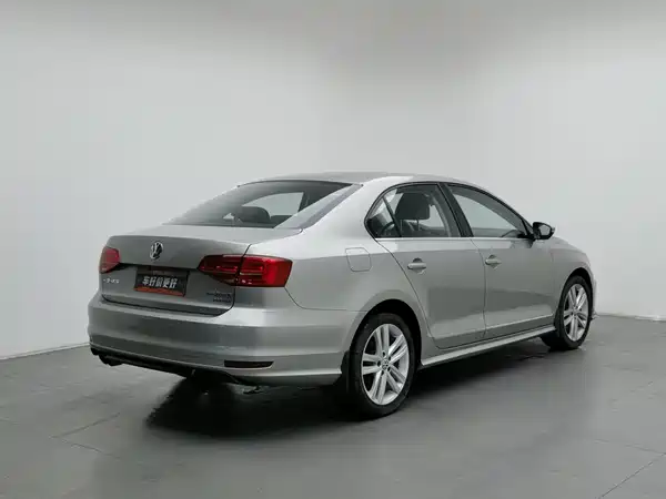 Volkswagen Sagitar 2018