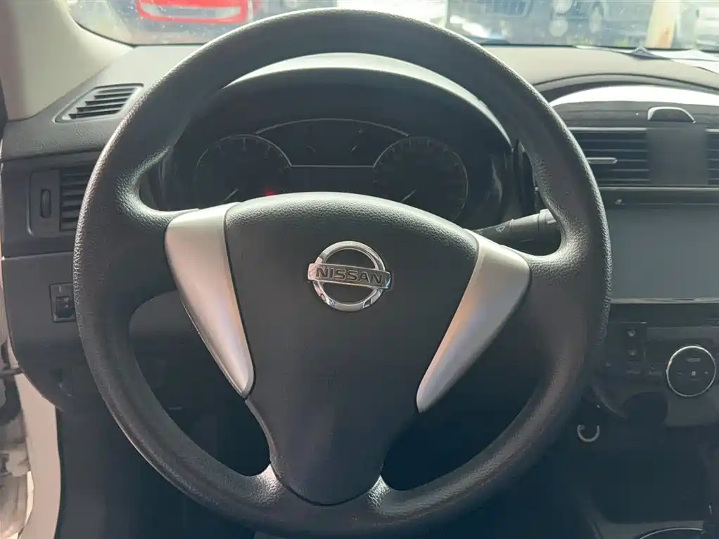 Nissan Tiida 2015 — фото 5
