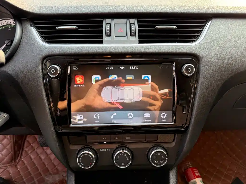 Skoda Octavia 2018 — фото 10