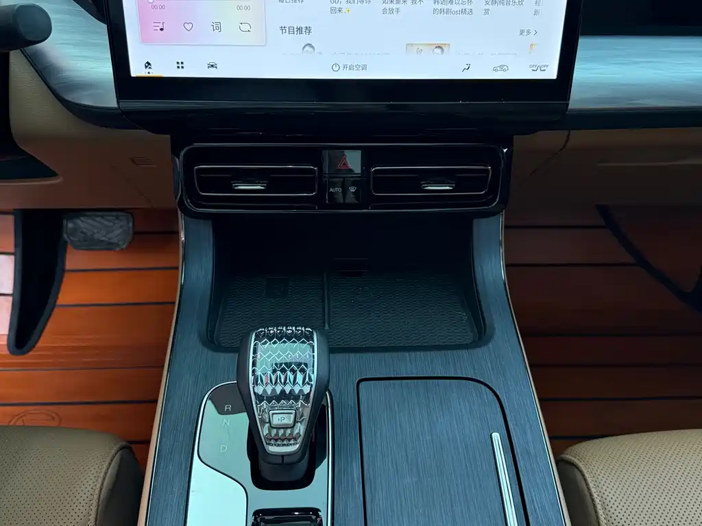 GAC Motor Trumpchi ES9 2023 — фото 10