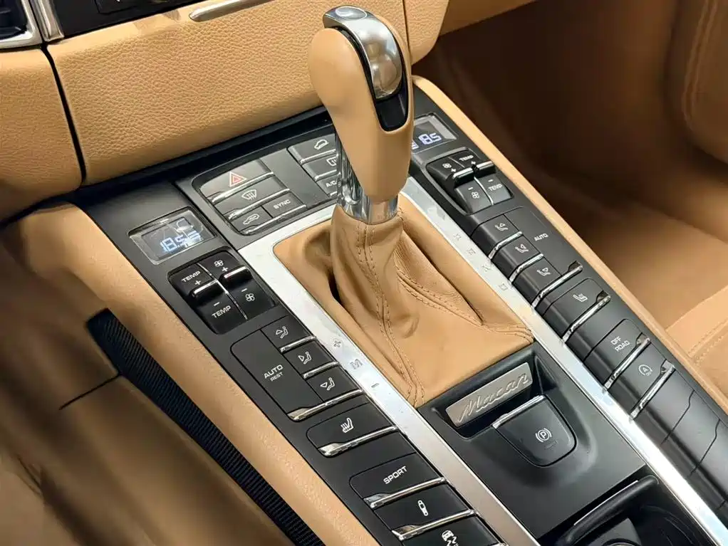 Porsche Macan 2015 — фото 18