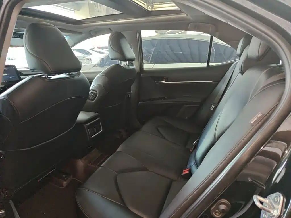 Toyota Camry 2023 — фото 17