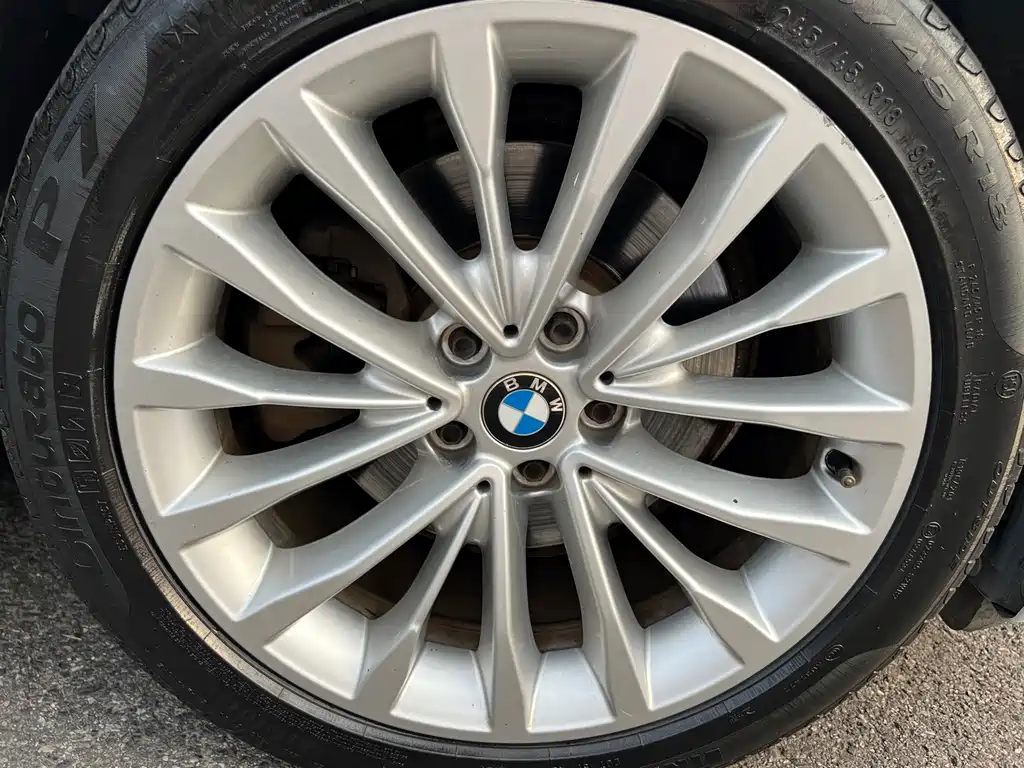 BMW 5 Series 2019 — фото 21