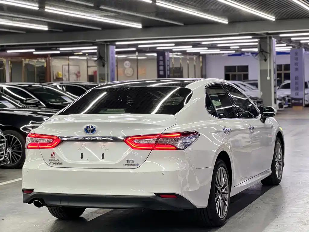 Toyota Camry 2018 — фото 7