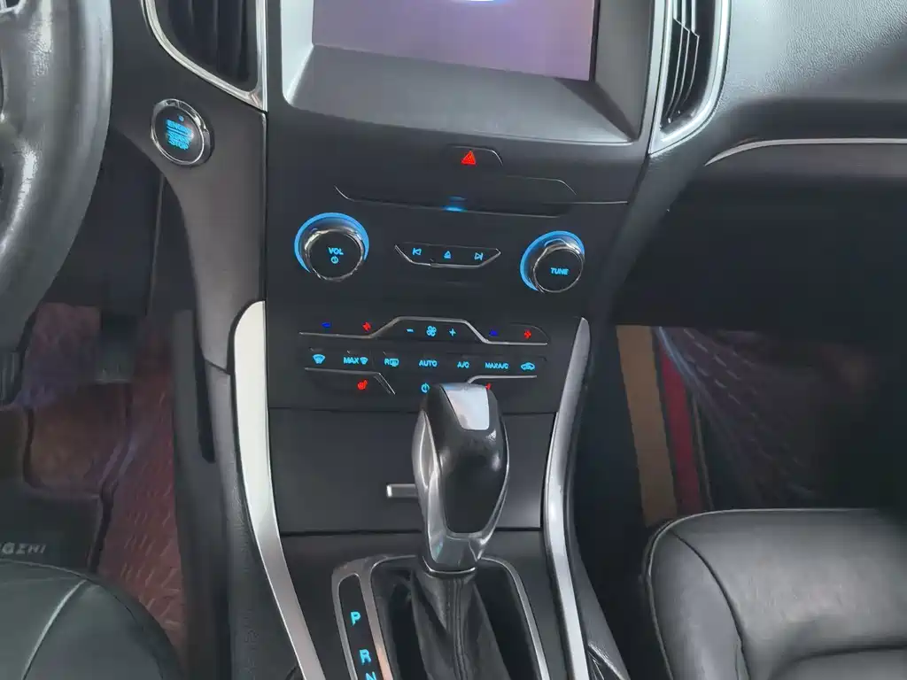 Ford Edge 2016 — фото 10