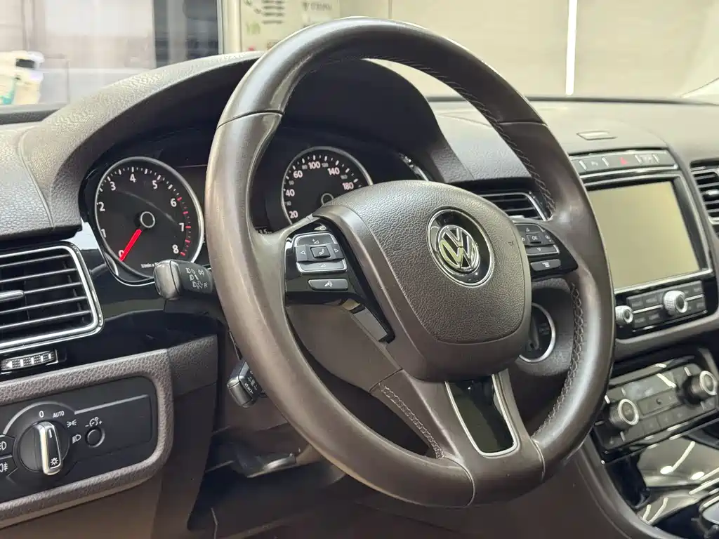 Volkswagen Touareg 2016 — фото 15