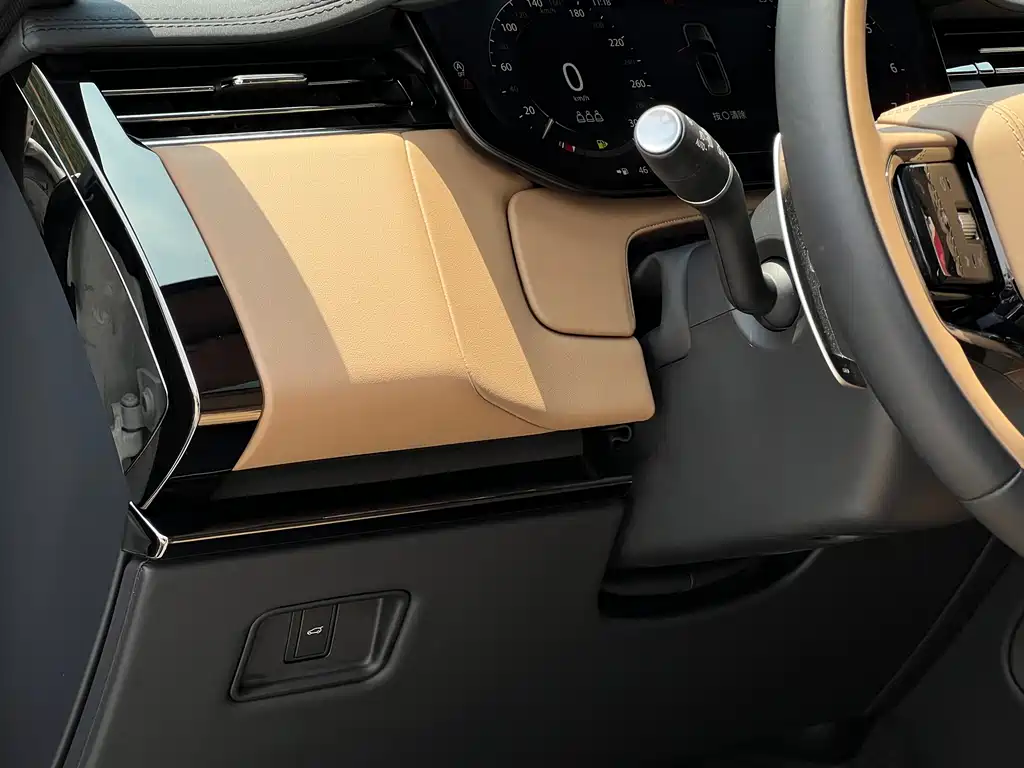 Land Rover Sport 2023 — фото 23