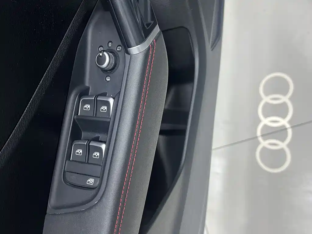 Audi Q2L 2022 — фото 7